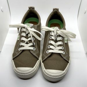 Cariuma OCA Low-Top Canvas Sneakers washed burn sand Women's Size 6.5